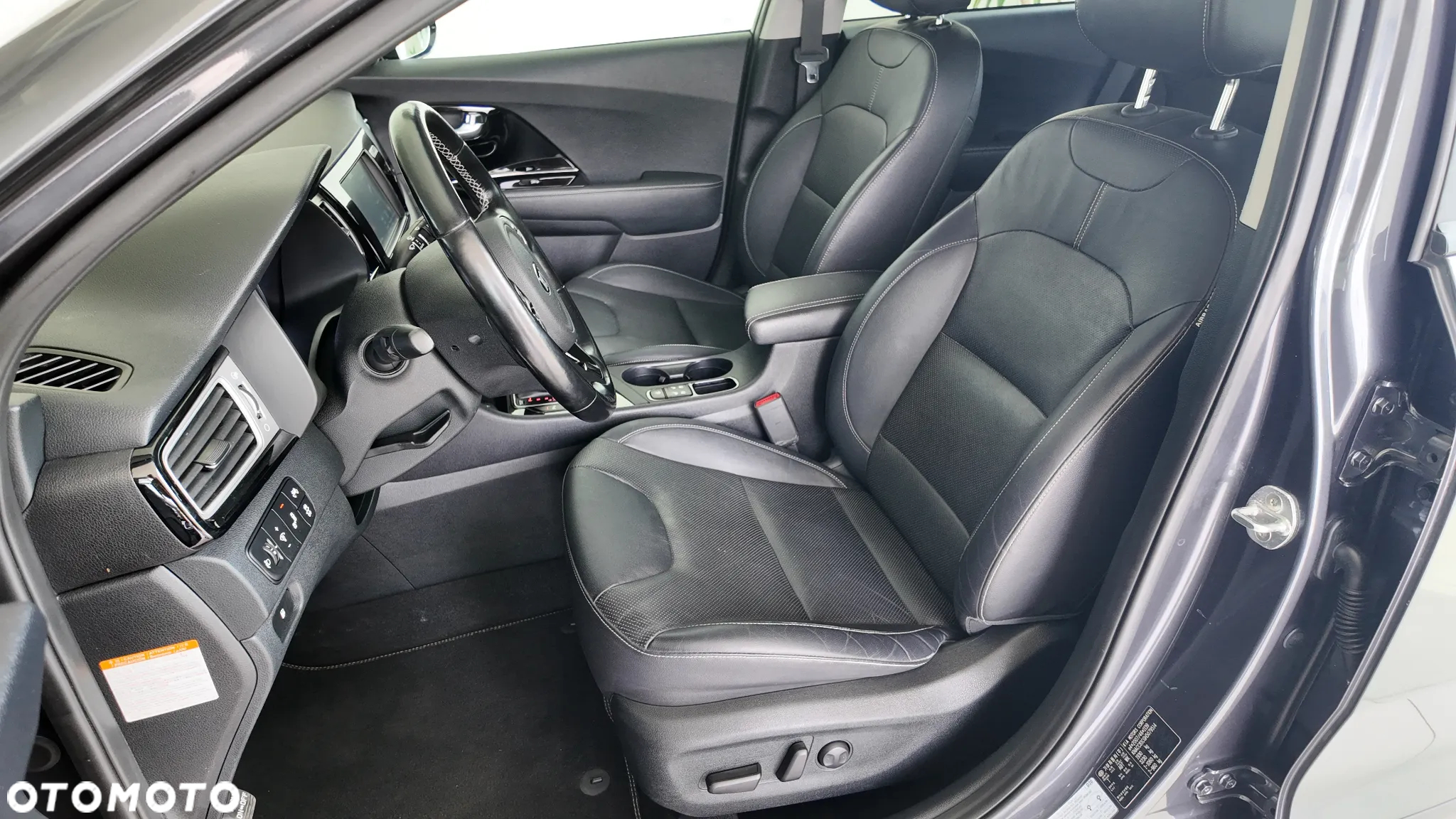 Kia Niro 1.6 GDI Hybrid L Business Line - 14