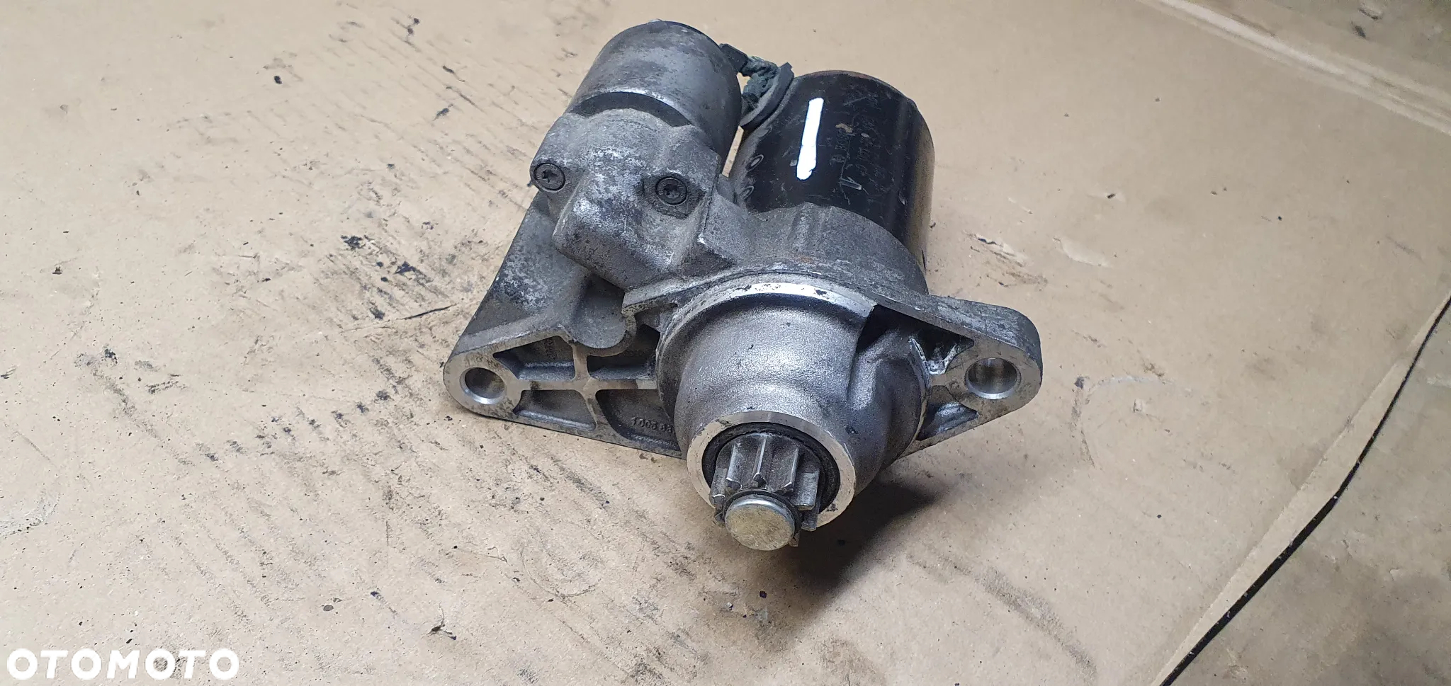 Rozrusznik starter silnika VW Polo 9N 1.2 02T911023G - 2