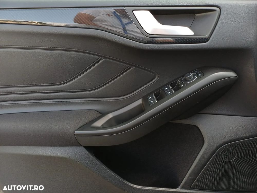 Ford Focus 1.5 EcoBlue Start-Stopp-System Aut. ST-LINE DESIGN - 25