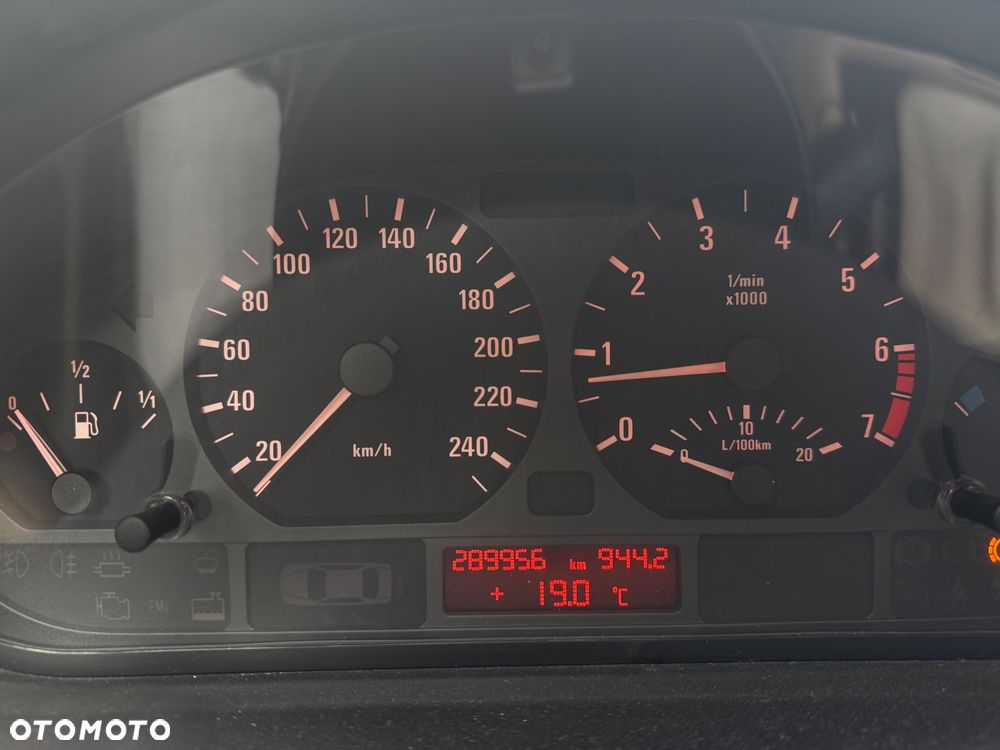 BMW Seria 3 320i - 17