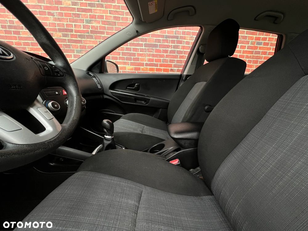 Kia Ceed - 11