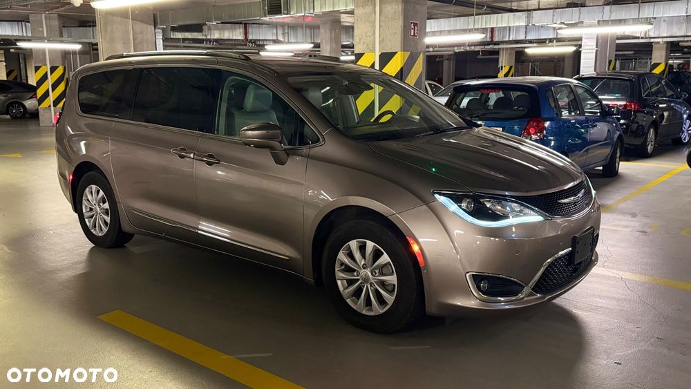 Chrysler Pacifica - 5