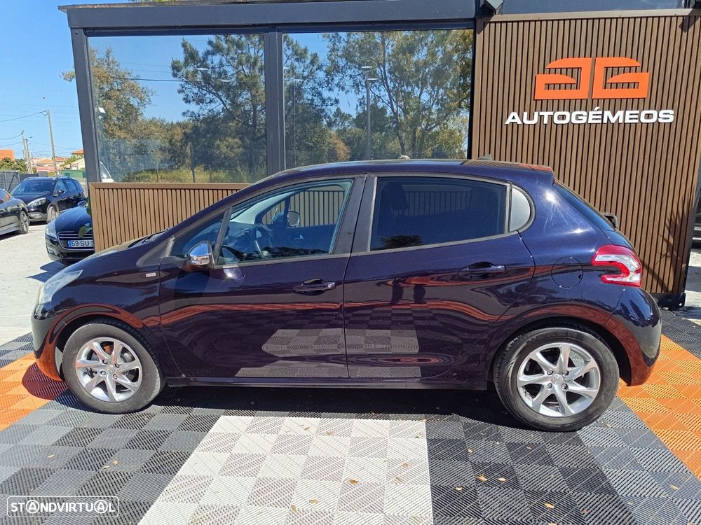 Peugeot 208 1.2 VTi SE Style - 4