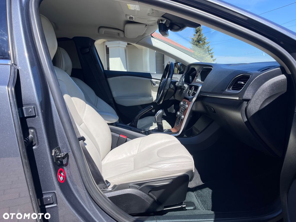 Volvo V40 D2 Summum - 18