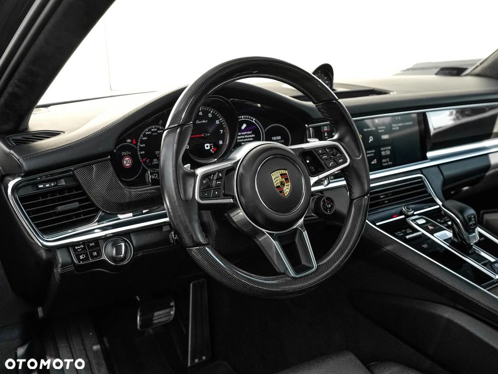 Porsche Panamera Turbo - 12
