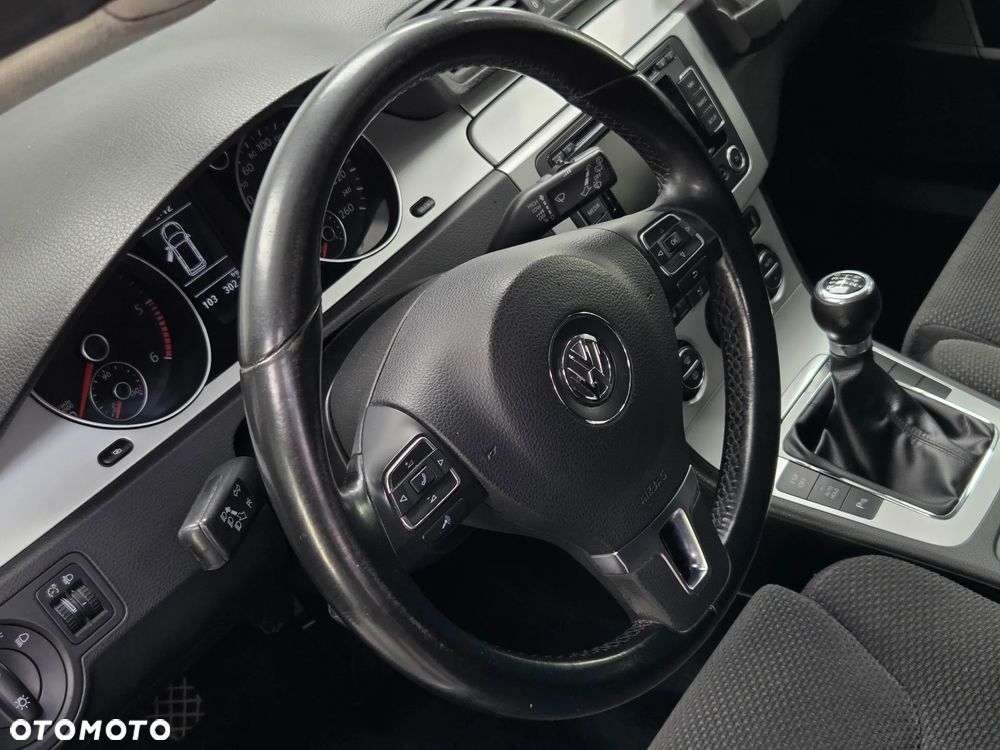 Volkswagen Passat Variant 2.0 TDI BlueMotion Technology DPF Comfortline - 18