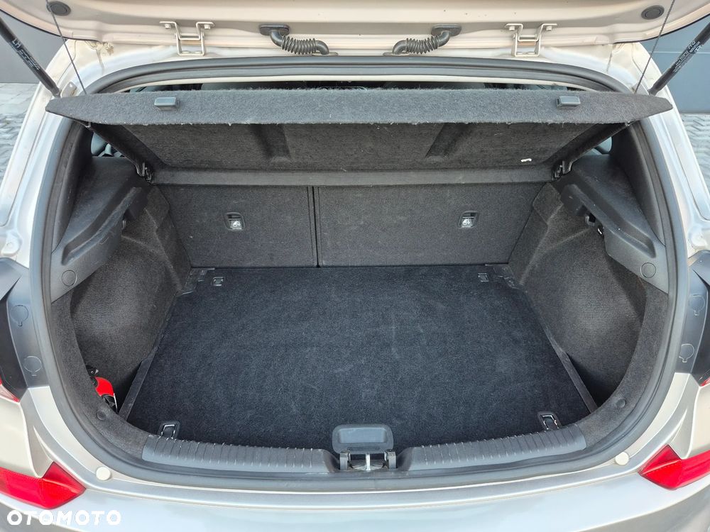 Hyundai i30 1.4 Premiere Comfort - 9