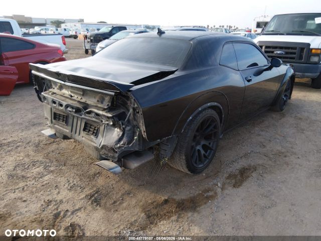 Dodge Challenger - 4
