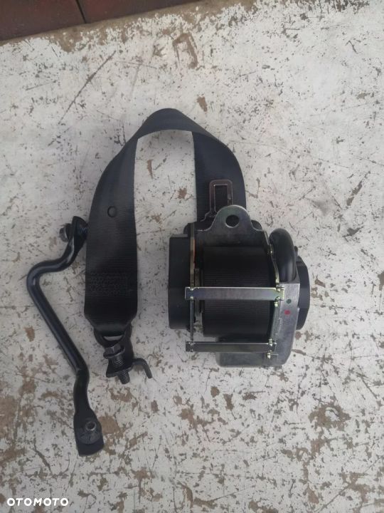 PAS PEZPIECZEŃSTWA LEWY tył volvo xc90ii rok-2015