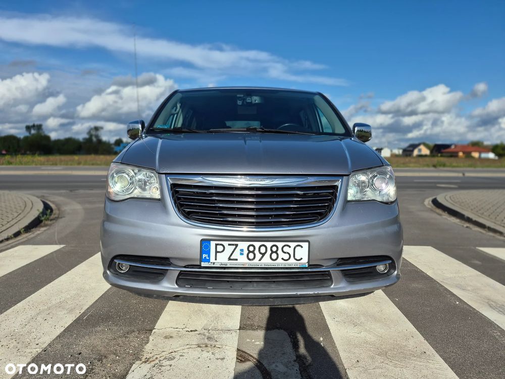 Chrysler Town & Country 3.6 Limited - 17