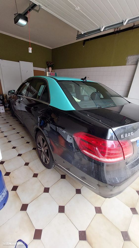 Mercedes-Benz 220 - 6