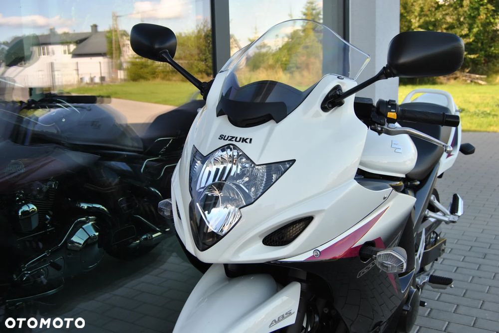 Suzuki GSX - 6