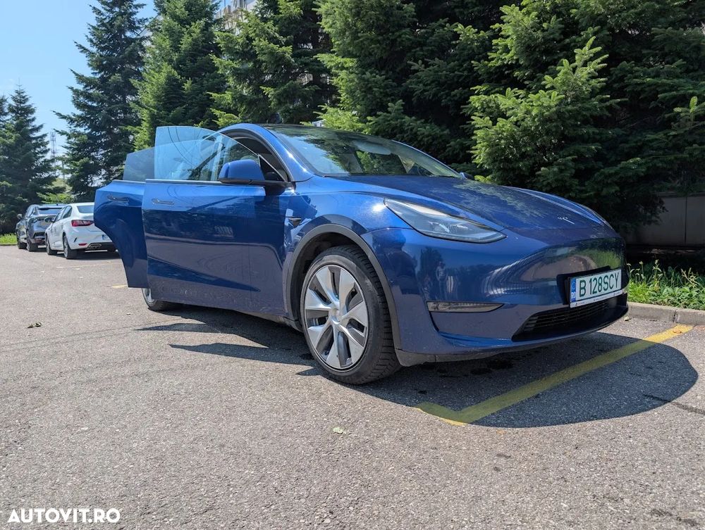 Tesla Model Y - 7