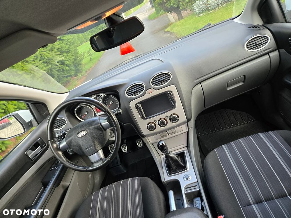 Ford Focus 2.0 16V Titanium - 13