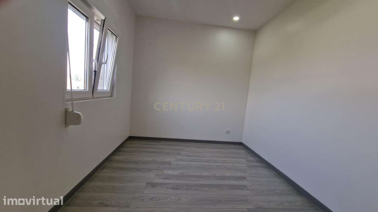 PRÉDIO | 5 APARTAMENTOS | FÂNZERES | ARRENDADO - Grande imagem: 3/15