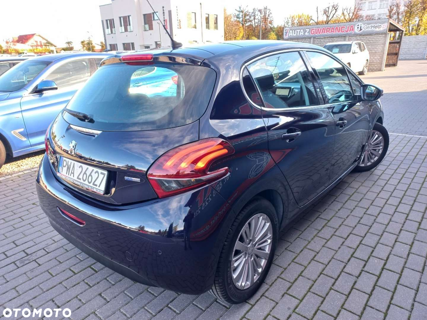 Peugeot 208 - 8