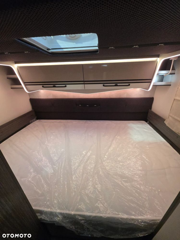 McLOUIS MC4 860 - MODEL 2026 -AUTOMAT ZIMOWY  5 osobowy, 6.99m  PoŁintegra 2x łóżko Elektryczne - 24