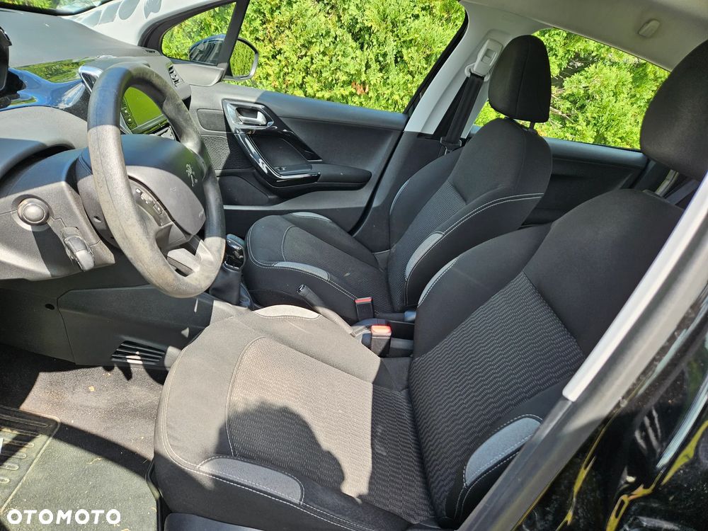 Peugeot 208 82 PureTech Style - 11