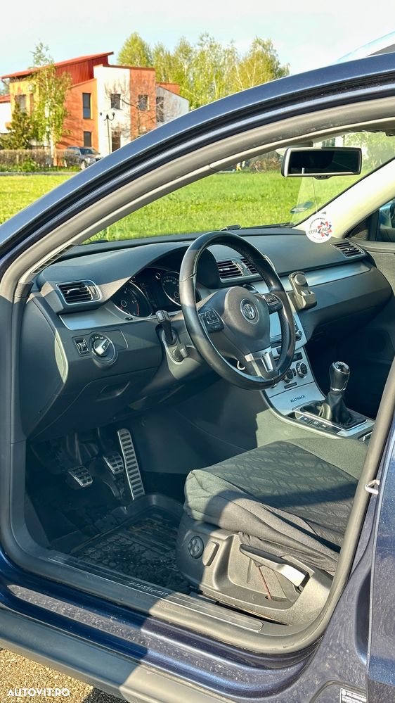 Volkswagen Passat 2.0 TDI 4Motion BlueMotion Technology Highline - 8