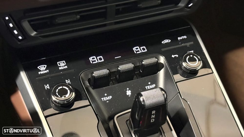 Porsche 911 (992) Turbo S PDK - 35