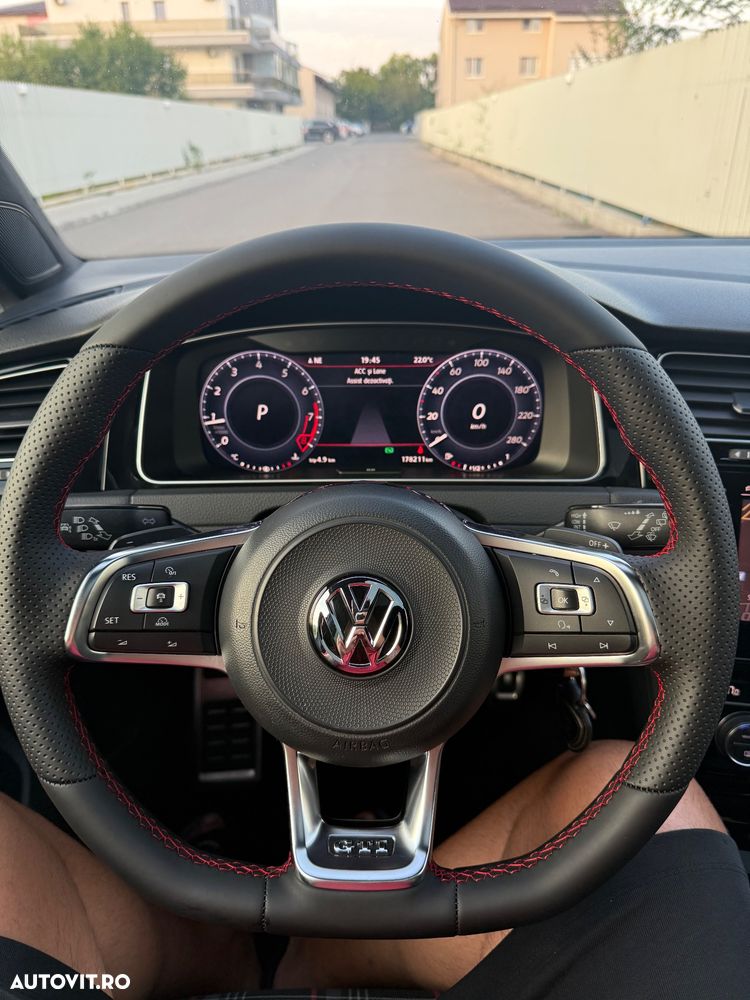 Volkswagen Golf - 15