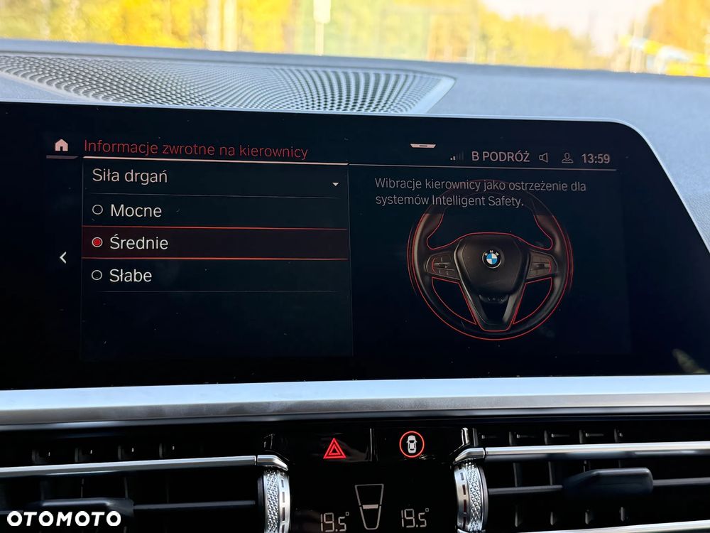 BMW Seria 3 320d Sport Line - 33