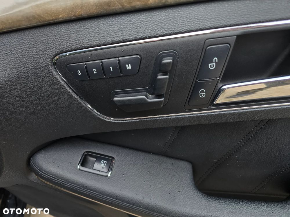Mercedes-Benz Klasa E 350 CDI DPF BlueEFFICIENCY 7G-TRONIC Elegance - 31