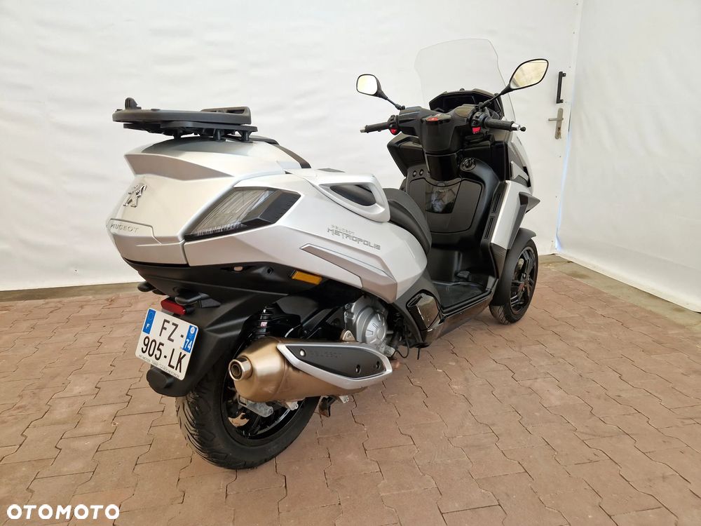 Peugeot Metropolis - 8