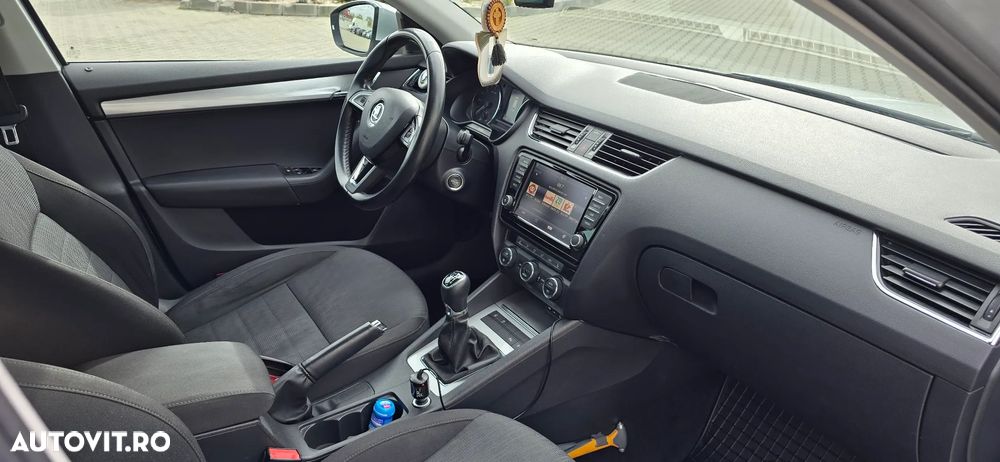 Skoda Octavia Combi Diesel 2.0 TDI Style - 11