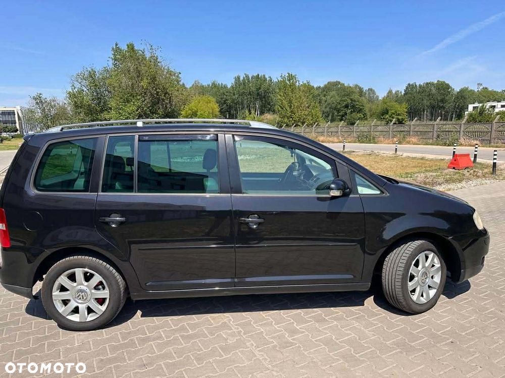 Volkswagen Touran 2.0 FSI Highline - 8