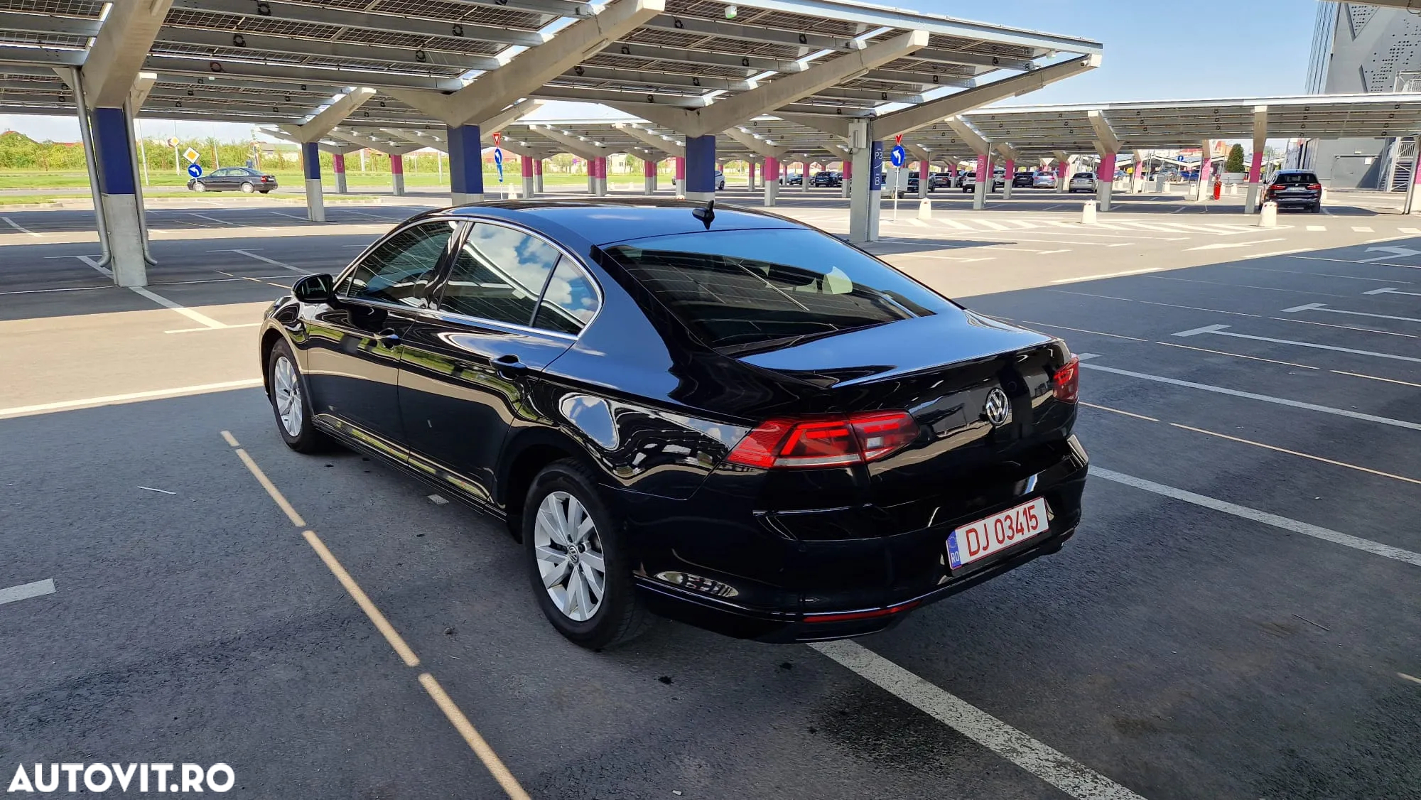 Volkswagen Passat Variant 1.6 TDI (BlueMotion Technology) DSG Comfortline - 2