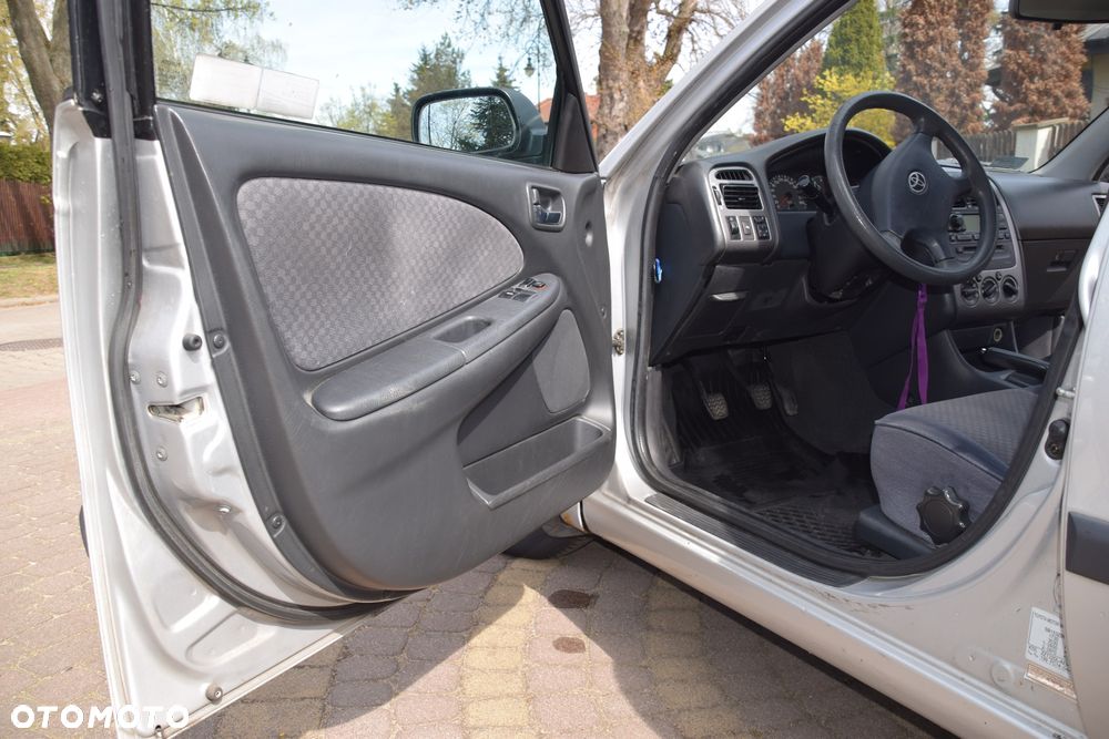 Toyota Avensis 1.6 VVT-i Terra - 18