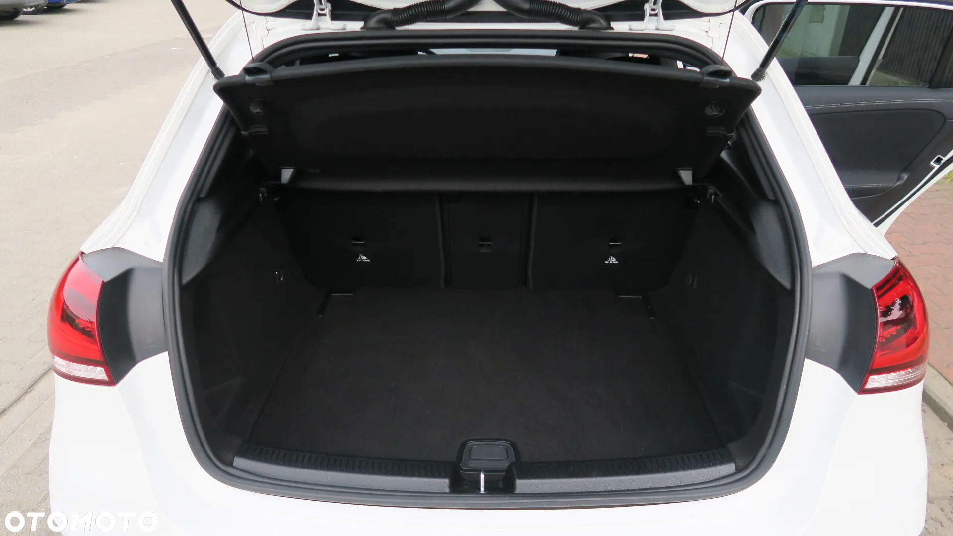 Mercedes-Benz Klasa A 180 7G-DCT Progressive Advanced - 14