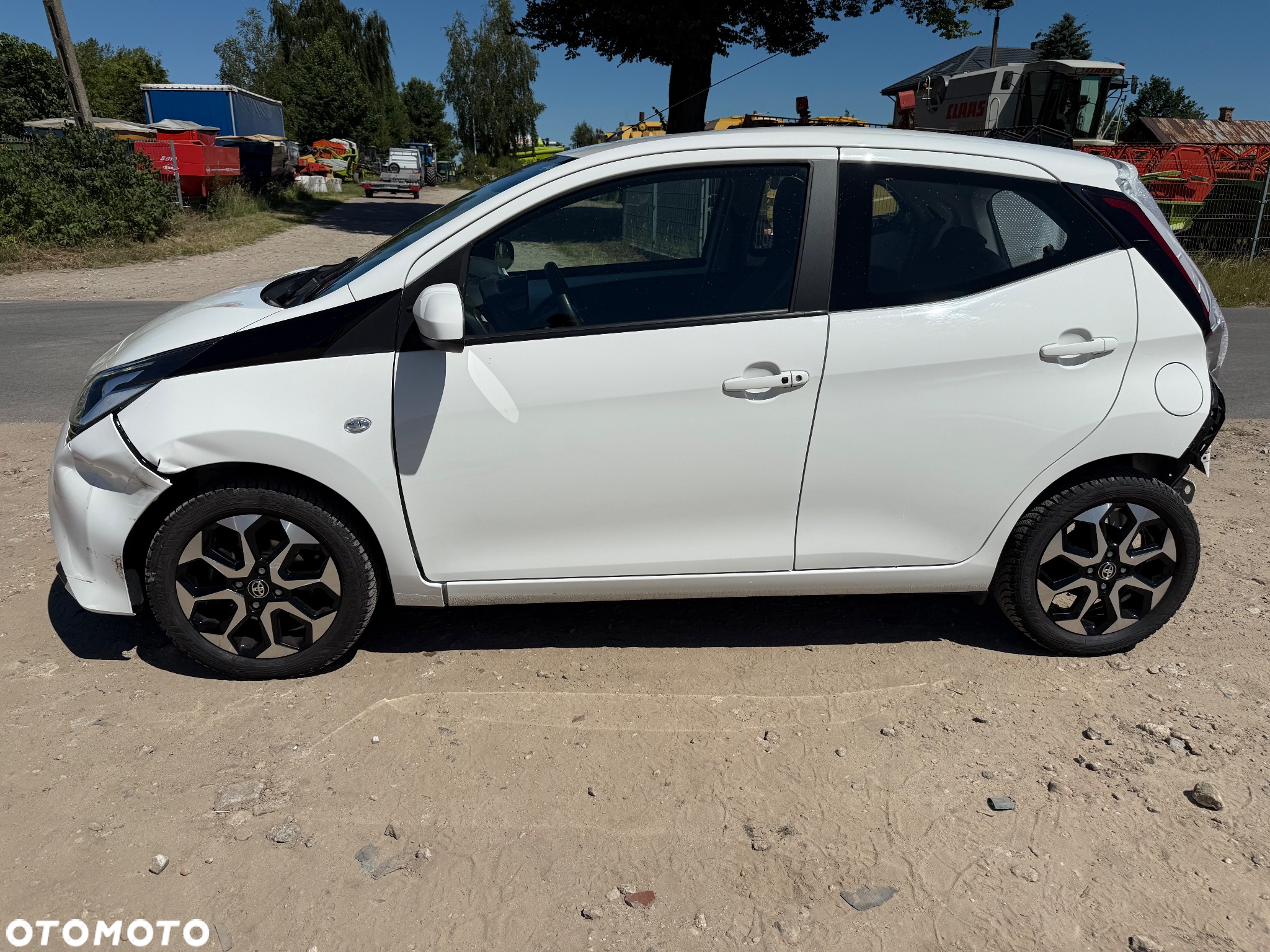 Toyota Aygo x.shift x-play connect - 4