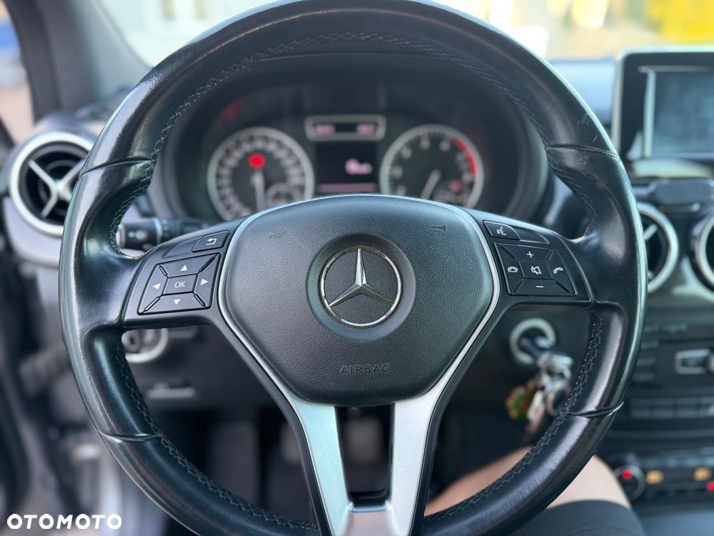 Mercedes-Benz Klasa B 180 UrbanStyle Edition - 29