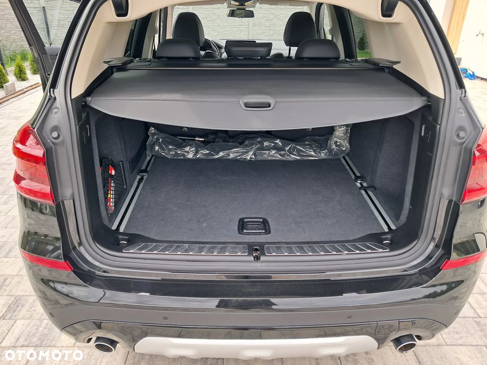 BMW X3 sDrive18d - 23