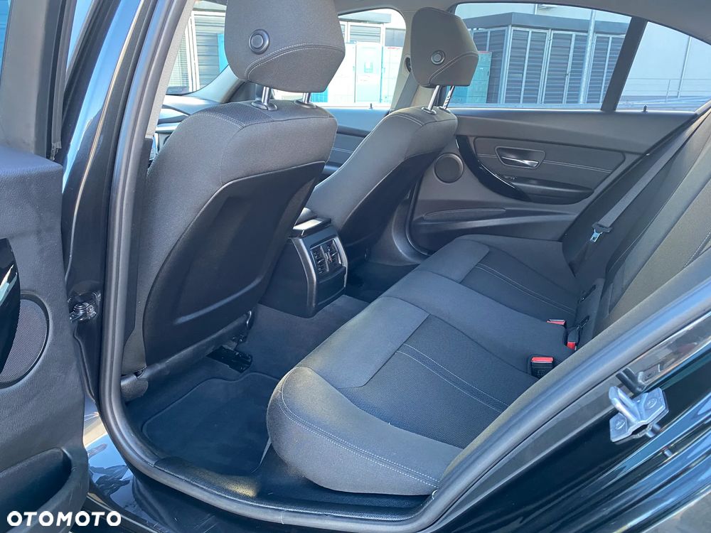 BMW Seria 3 318i Advantage - 15