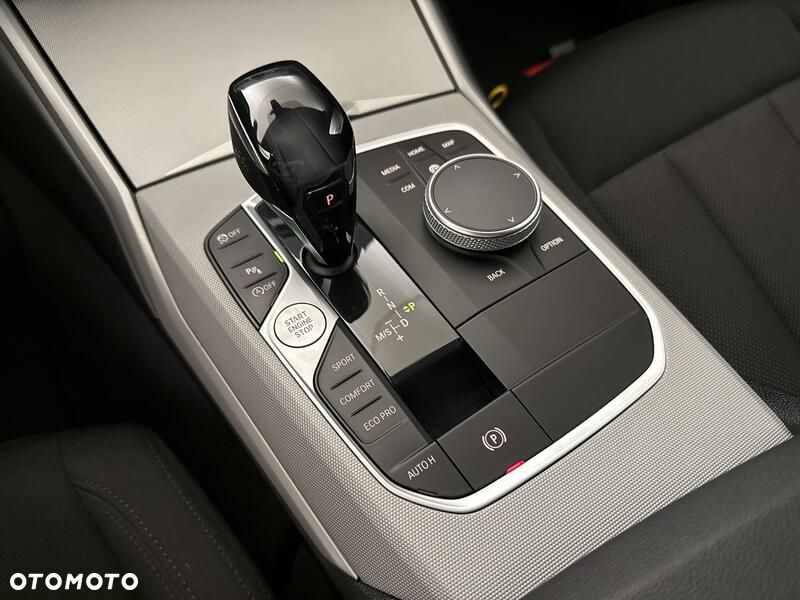 BMW Seria 3 318i - 17