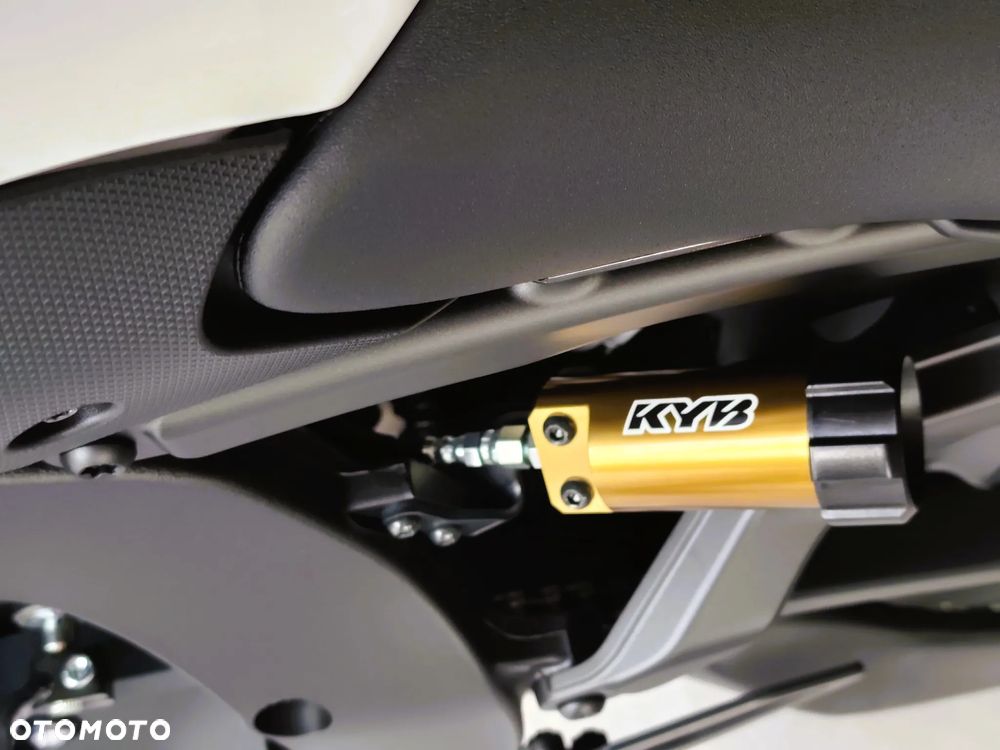 Yamaha R9 - 7