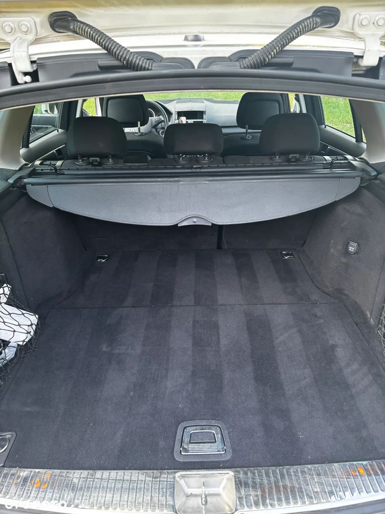 Mercedes-Benz Klasa C 180 Kompressor BlueEFFICIENCY Special Edition - 9