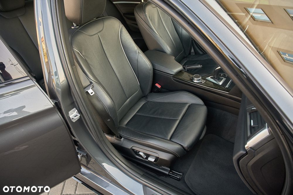 BMW Seria 3 340i xDrive Edition M Sport Shadow - 25