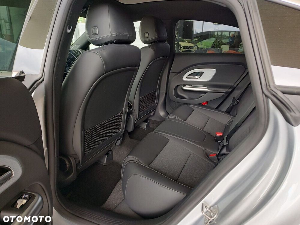 Mercedes-Benz CLA - 10