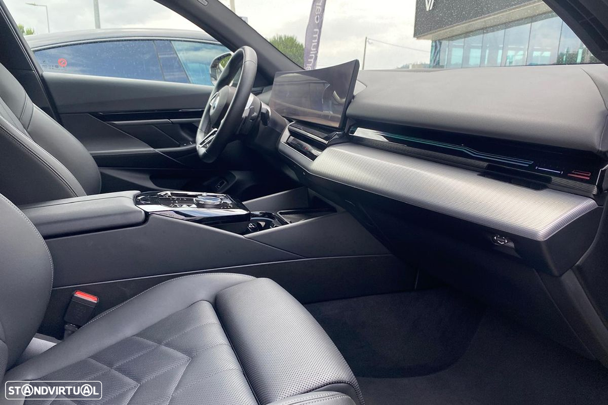 BMW 520 d Pack Desportivo M - 14
