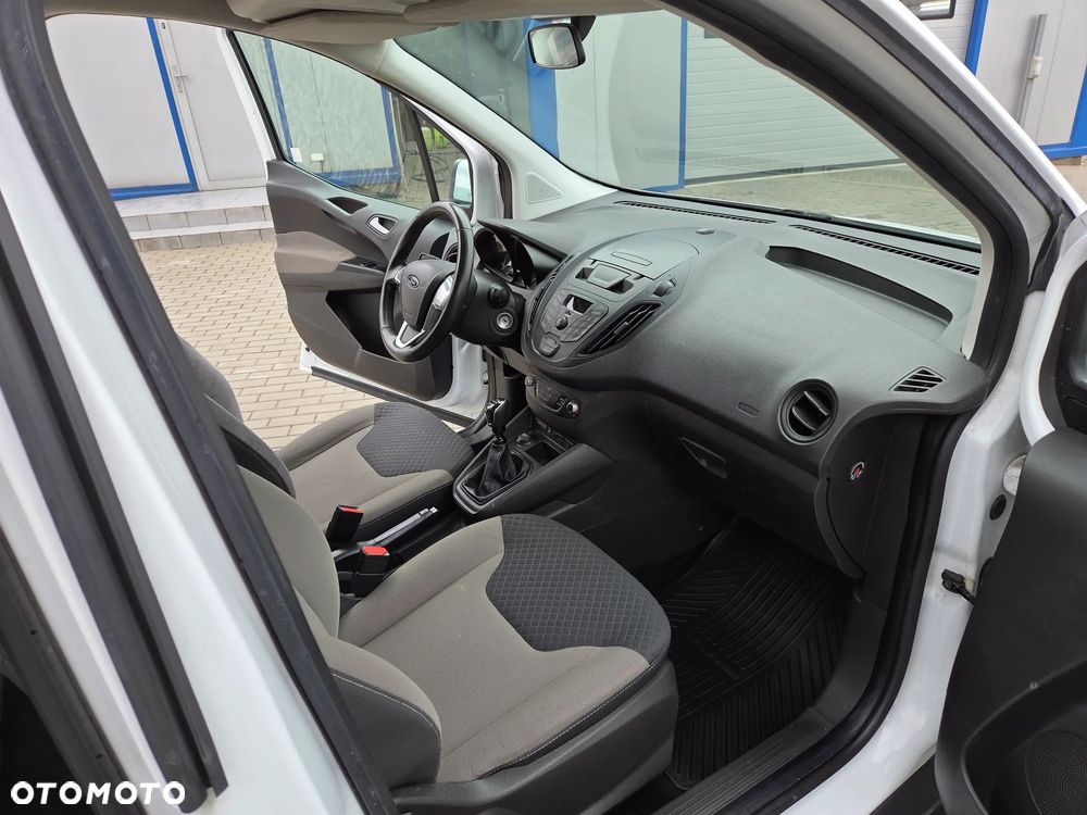 Ford Transit Courier - 25