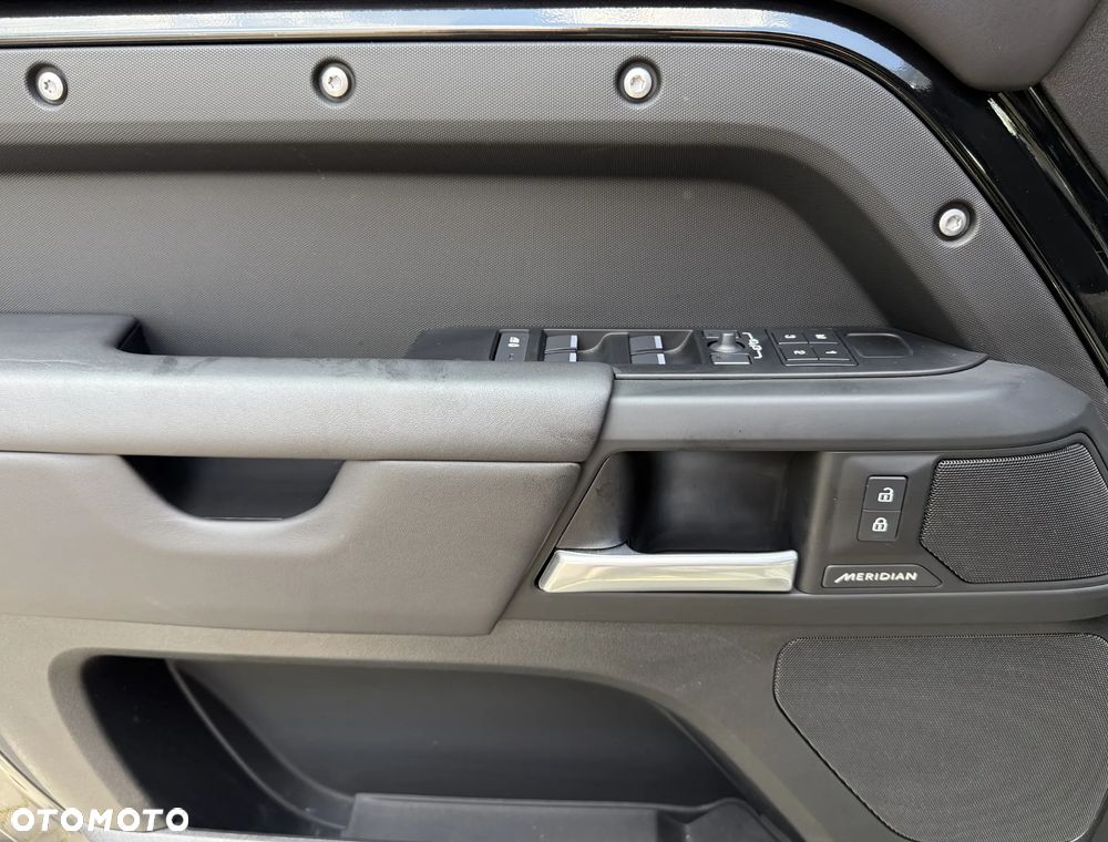 Land Rover Defender 3.0 D300 mHEV X-Dynamic SE - 15