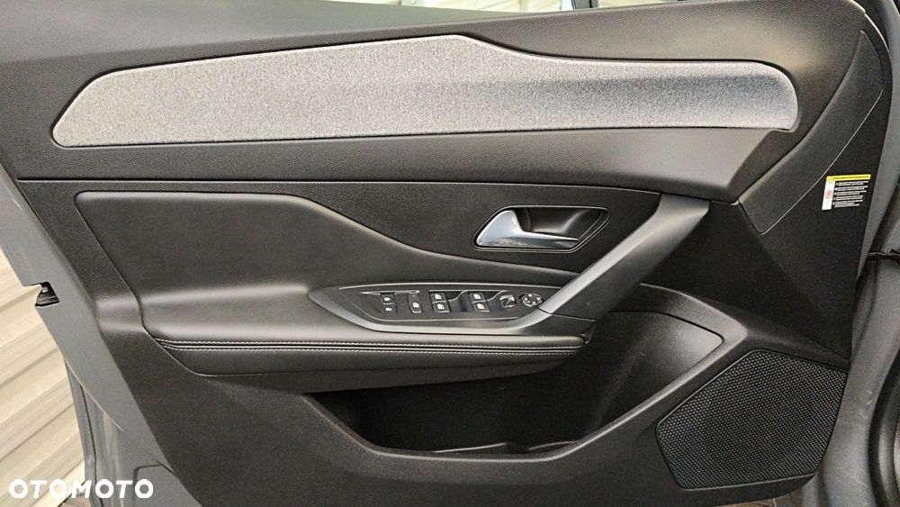 Peugeot 308 1.5 BlueHDi Allure S&S EAT8 - 17