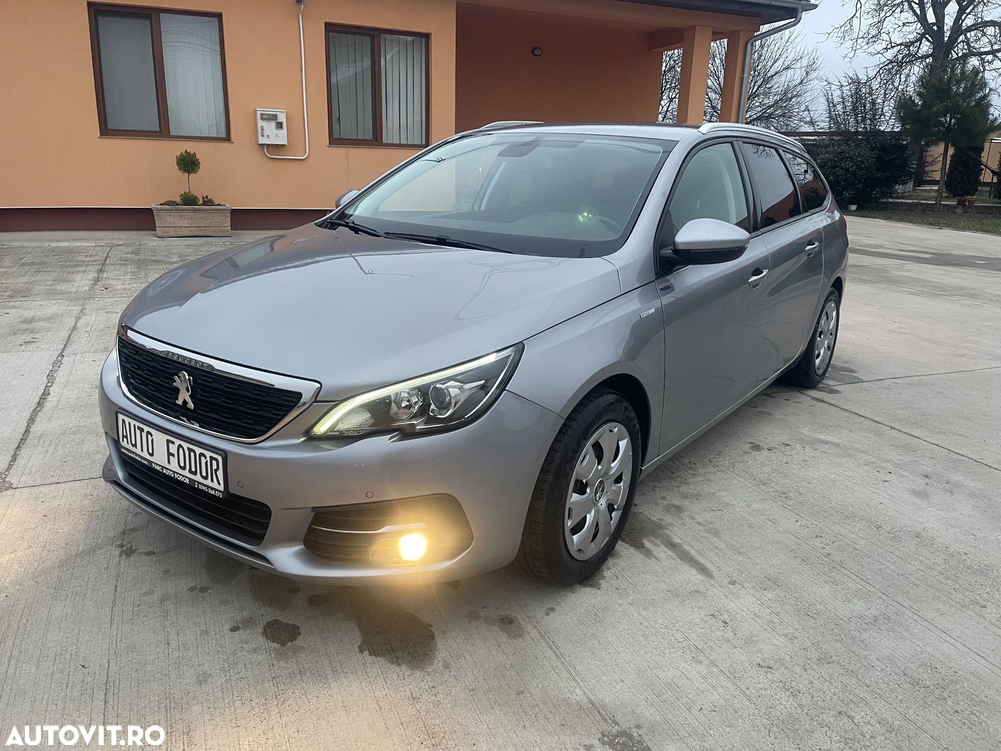 Peugeot 308 BlueHDi FAP 130 Stop & Start Allure Pack - 1