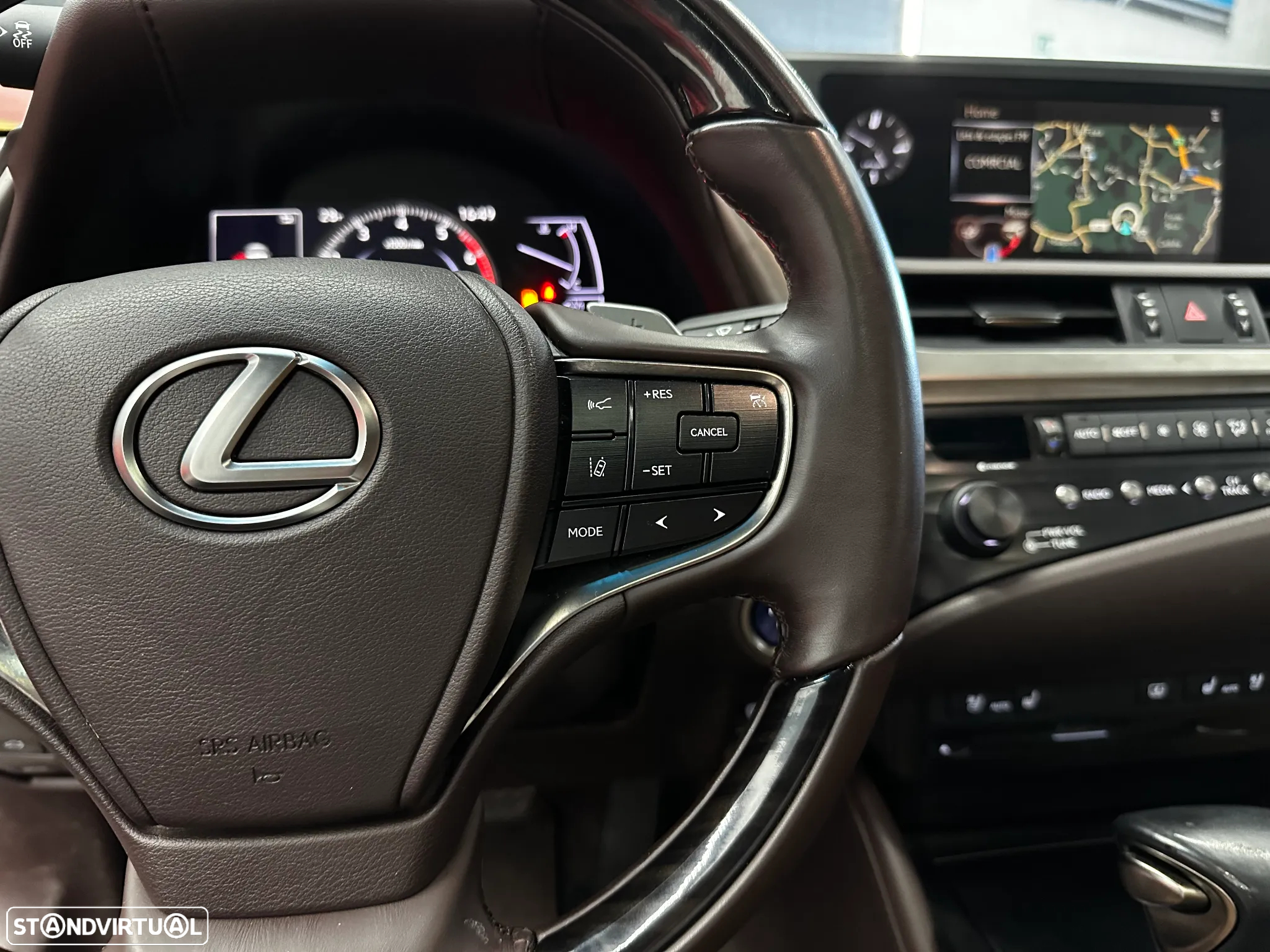 Lexus ES 300h Executive+ - 21