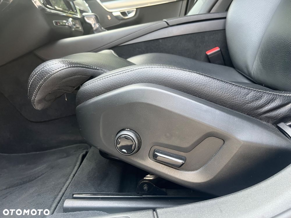 Volvo V90 D4 SCR Momentum Pro - 19