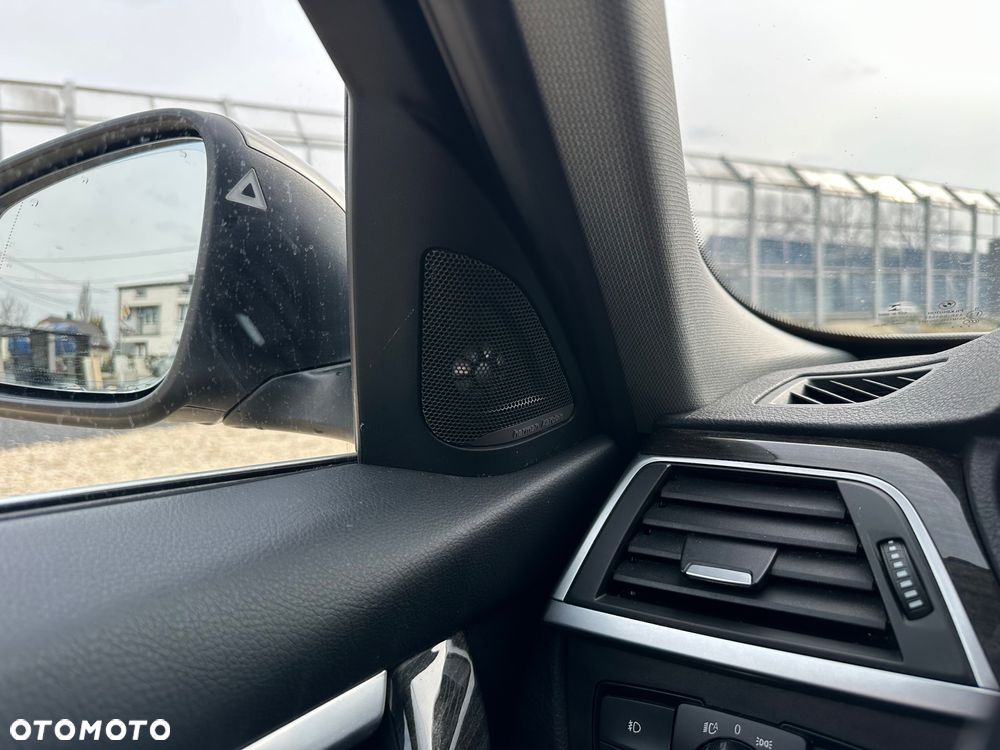 BMW Seria 3 320d Luxury Line - 28